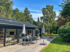 Stunning Home In Dronningmølle