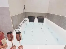 LES BULLES DE MONA - Alcove - Spa - Clim