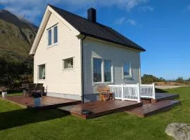 Lauvåsstua-Charming house by the sea