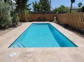Large 3 bedr Bay Views Pool Great Deck condo