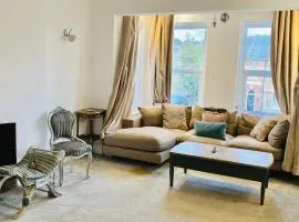 Luxury 1 bed Bournemouth Walk to Beach Poole King bed