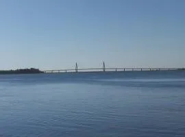 Lækker lejlighed med lille have