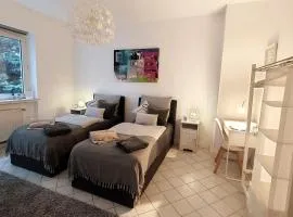 Gockel Homes 2 - Central with balcony & Netflix