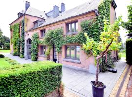 Luxury Estate with Pool & Spa, luxury hotel in Jamoigne