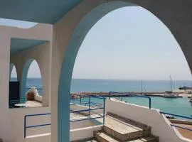 Room next to the sea, faros room 3