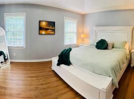 Retreat 4BR Sleeps 10 plus, 8mi LakePoint, Red Top, hotel v destinaci Acworth