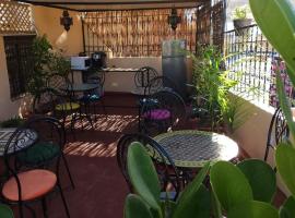 The hostel with terrace view, hotel v destinácii Fès