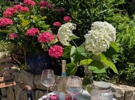 Traumwohnung mit eigenem Garten, hotelli kohteessa Badenweiler