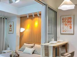 Azure staycation by Deluxe Enclave，位于马尼拉的酒店