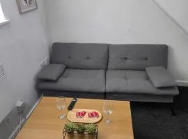 Trendy 1BR Garden Flat - High-Speed Wi-Fi