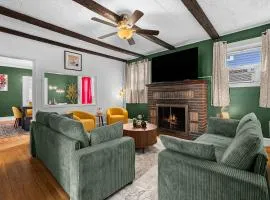 Charming 4BR Retreat in Arlington Sleeps 12 NearDC