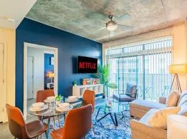 City 2BR Near DT with Balcony Gym Pool Parking WD