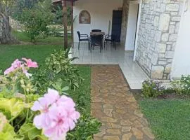 Plaja 10 dk , Bahçeli, Huzurlu Tatil Evi