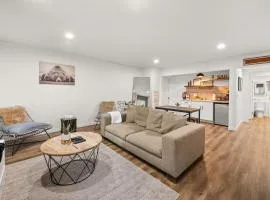 Cozy Knight Cabin - AC! Walk to Lake and Village