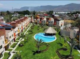 Casa Sauces Sur, alberca, billar, roof garden privado, Hotel in Emiliano Zapata