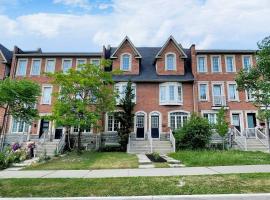 Spacious 4-story Townhome In North York, hotel Torontóban
