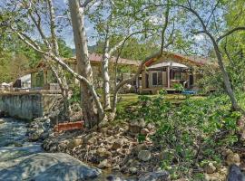 Riverfront with EV charger - Sequoia River Cottage, vila v destinaci Three Rivers