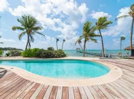 Luxury 2BR Private Beach and Pool