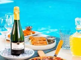 One bedroom and reception