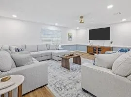 3 Min to Casino with Pool and Hot Tub