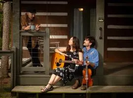 Eclectic Cabin - 5 Mins to DeSoto Park & Falls