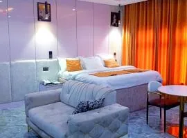 Uptown Life Hotel and Suites