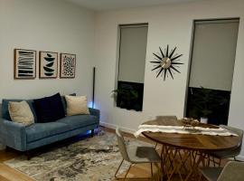 Modern & Spacious 2BR Apartment with Gym & Parking, hotel in New Haven