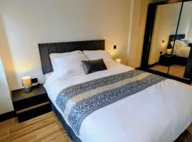 Elegant 2 bed flat with balcony in London