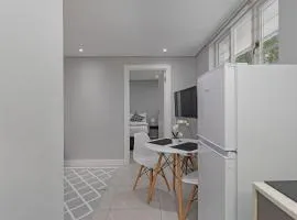 Walk to Beach, Fast WiFi, Discounted, Nightlife
