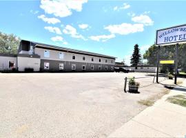 Willowbend Hotel, hotel amb aparcament a Maple Creek