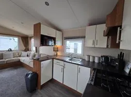 Superb 8 Berth Caravan At St Osyth Beach, Essex Ref 28001G