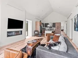2BR Mountain View Retreat - Near Twin Lakes