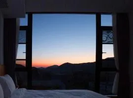 A Period - Chuxiushanju Relaxing and Rejuvenating Hot Spring Accommodation