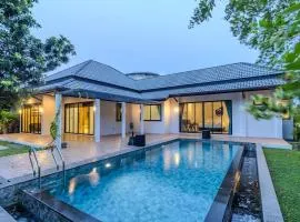 V243 Quite 3BR Pool Villa Bathtub Near Beach