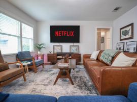 Flamingo Ln House - Peloton EV Chrgr 3-Bedr 2-Bath, hotel in Dallas