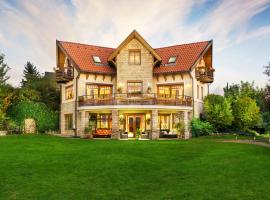 Private Villa with indoor pool, hotel v Budapešti