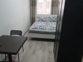 Quick Access to Vienna Center - Simple Private Rooms with WIFI