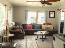 Pet Friendly 6 Guest Stay w Yard