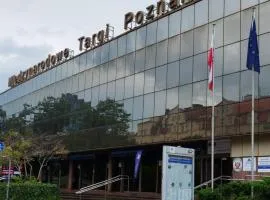 Apartament 24H Self check-in Poznań Lotnisko samodzielne zameldowanie blisko Stadion Targi Szpitale i Uczelnie