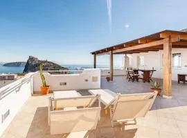 Mansarda con terrazza davanti castello aragonese