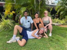 nalin and song, Hostel in Sigiriya
