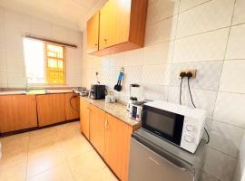 Stay with Mike Magodo Phase 2, hotel en Olowoira