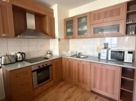 Prime location one bed apartment with hydro bath in Royal Plaza