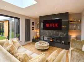 Spacious Luxury 4BDR Sleeps 6 Private Driveway