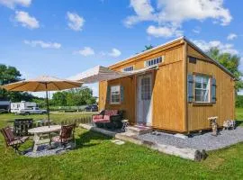 Cozy Tiny Home Retreat on Shenandoah Valley Farm cabin