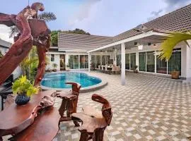 Madame pool villa