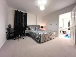 Reduced price - NewBuilt 3 Large Bedroom in Dartford City Center