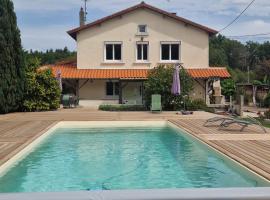 Gîte des chardreaux, hotel a Marval