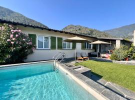 Casa Medusa - con piscina, a 2 minuti dalla stazione, cottage in Verscio