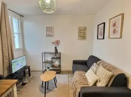Superbe studio Cosy pour une ESCAPADE au Coeur de Senlis-Idéal pour Couples Voyageurs & Professionnels